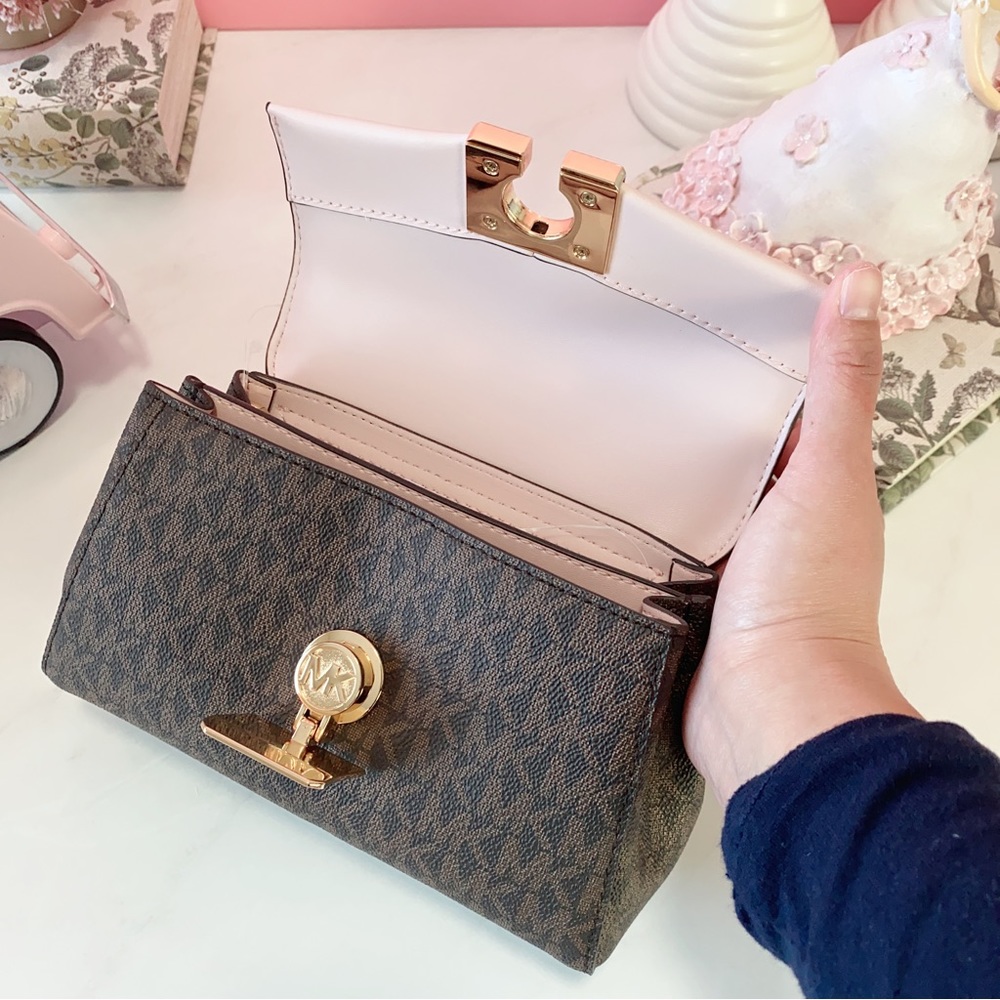 Final Sale!👜 MICHAEL KORS 🌺 Lita Small Two-Tone Logo and Leather Crossbody Bag - Picture 10 of 15